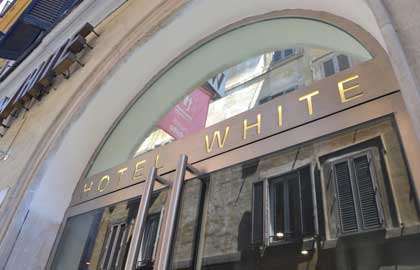 Hotel White 